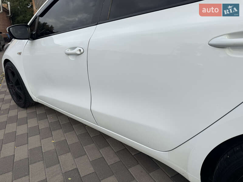 Хэтчбек Kia Ceed 2012 в Лубнах