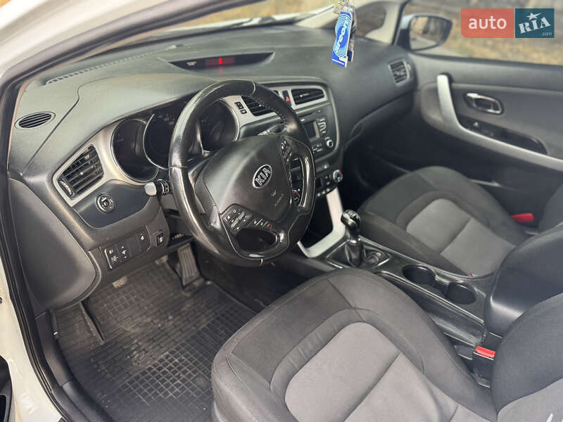 Хэтчбек Kia Ceed 2012 в Лубнах