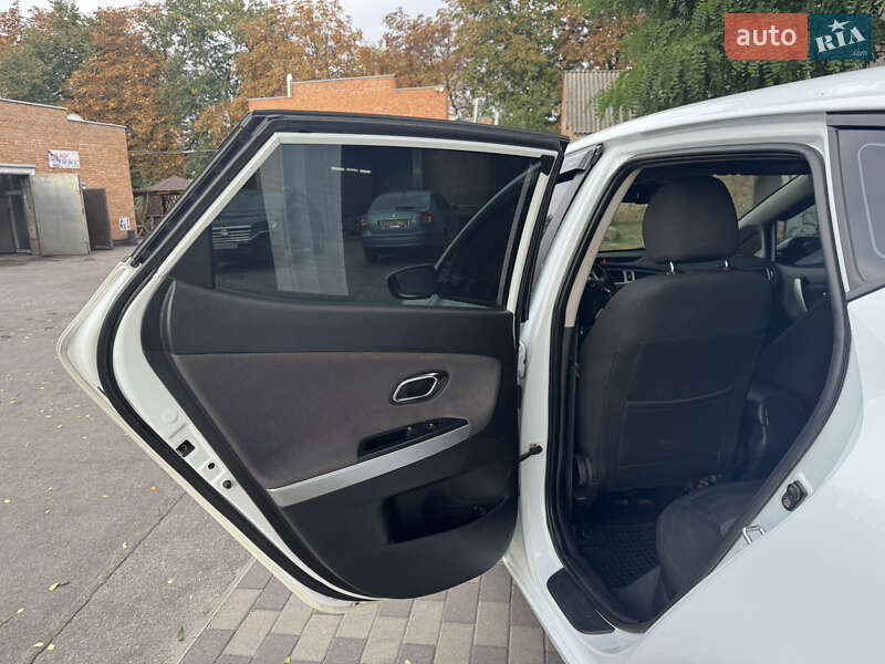 Хэтчбек Kia Ceed 2012 в Лубнах