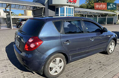 Хэтчбек Kia Ceed 2008 в 