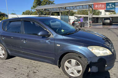 Хэтчбек Kia Ceed 2008 в 