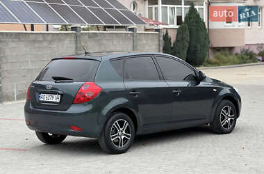 Хэтчбек Kia Ceed 2007 в 