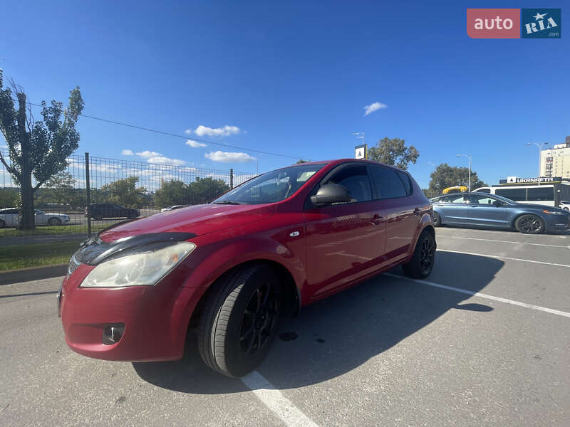 Хэтчбек Kia Ceed 2008 в Киеве