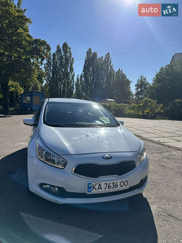 Хэтчбек Kia Ceed 2015 в Киеве