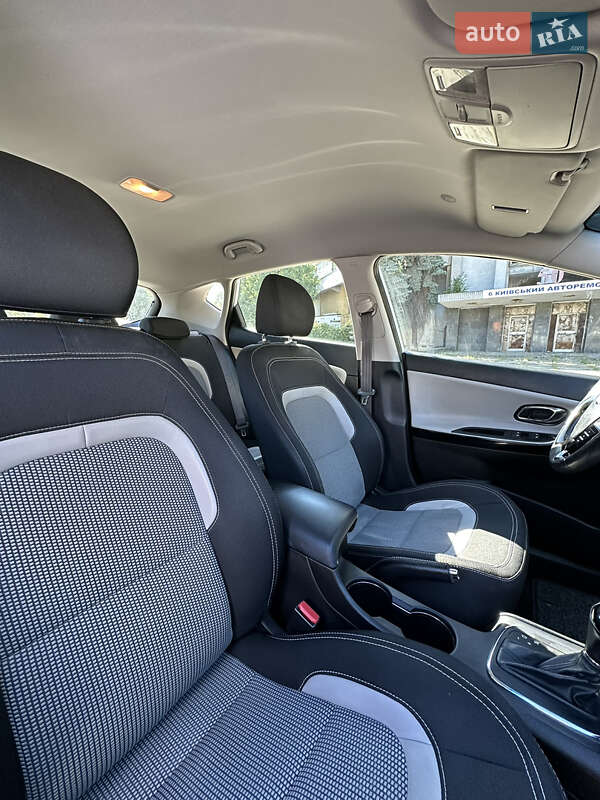 Хэтчбек Kia Ceed 2015 в Киеве