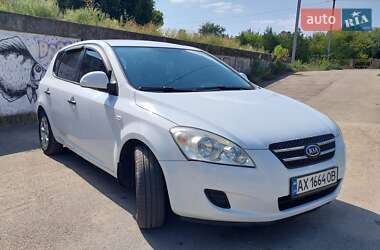 Хэтчбек Kia Ceed 2008 в 
