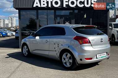 Хэтчбек Kia Ceed 2008 в 