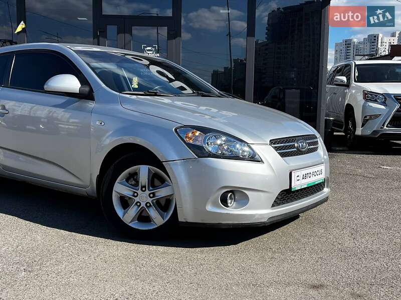 Хэтчбек Kia Ceed 2008 в Киеве