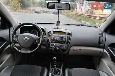 Хэтчбек Kia Ceed 2007 в 