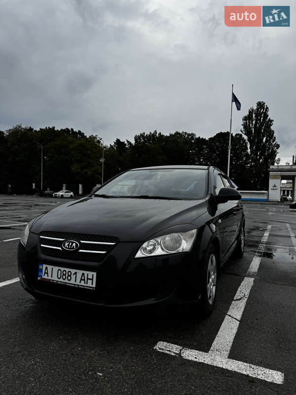 Хэтчбек Kia Ceed 2007 в 