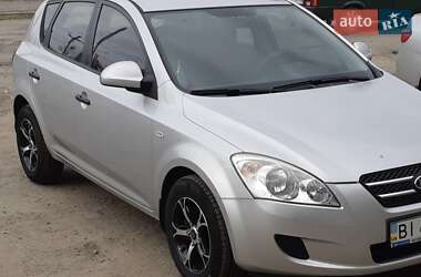 Хэтчбек Kia Ceed 2008 в 