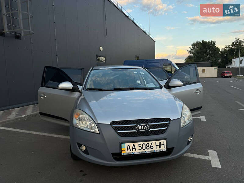 Хетчбек Kia Ceed 2007 в 