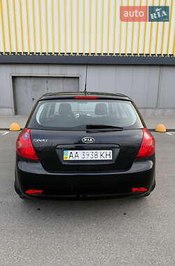 Хэтчбек Kia Ceed 2008 в 