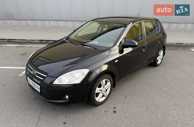 Хэтчбек Kia Ceed 2008 в 