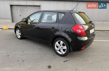 Хэтчбек Kia Ceed 2008 в 