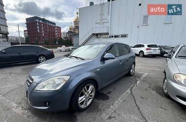 Хэтчбек Kia Ceed 2007 в 