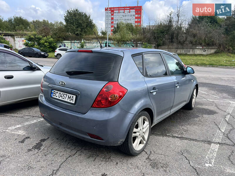 Хэтчбек Kia Ceed 2007 в 