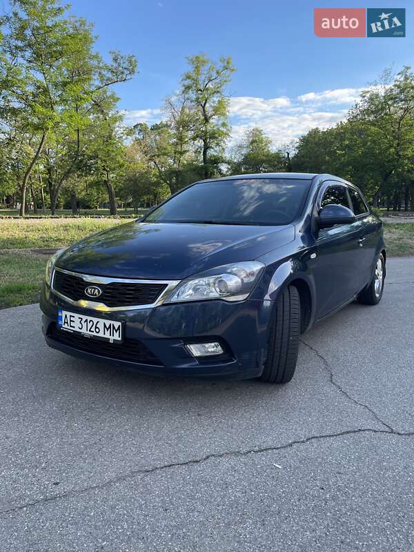 Хетчбек Kia Ceed 2009 в 