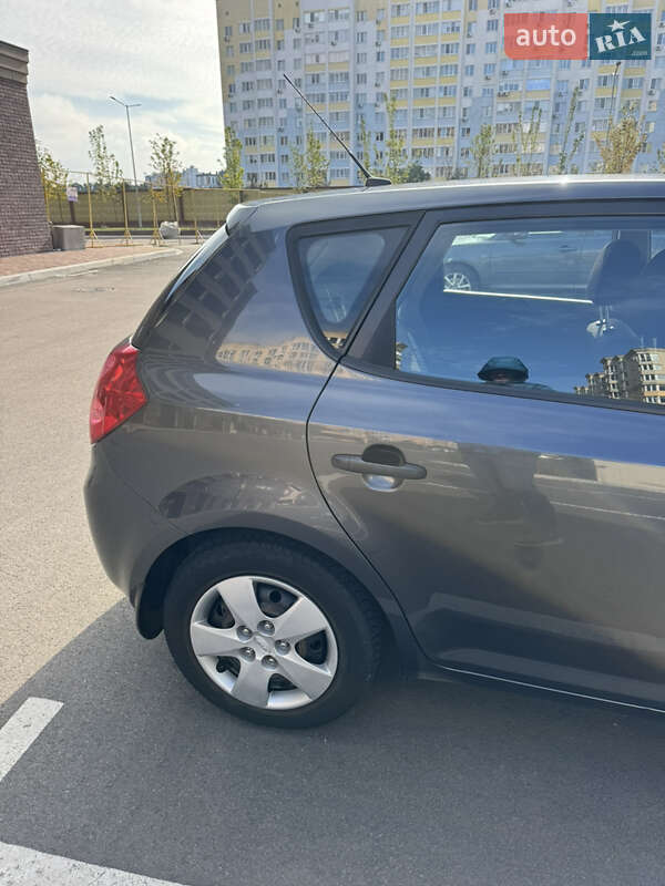 Хэтчбек Kia Ceed 2009 в Киеве