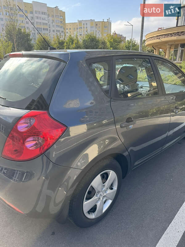 Хэтчбек Kia Ceed 2009 в Киеве