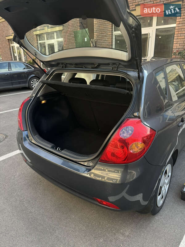 Хэтчбек Kia Ceed 2009 в Киеве