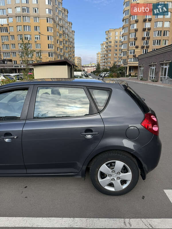 Хэтчбек Kia Ceed 2009 в Киеве