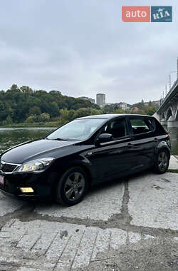 Хэтчбек Kia Ceed 2009 в 