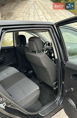 Хэтчбек Kia Ceed 2009 в 