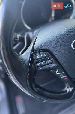 Хэтчбек Kia Ceed 2013 в 