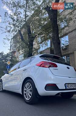 Хэтчбек Kia Ceed 2013 в 