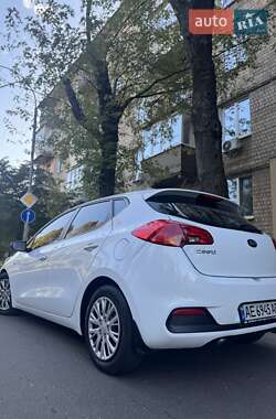 Хэтчбек Kia Ceed 2013 в 
