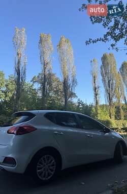 Хэтчбек Kia Ceed 2013 в 