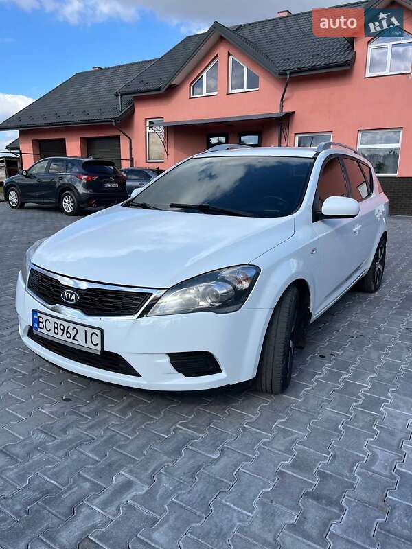 Хэтчбек Kia Ceed 2009 в Комарному