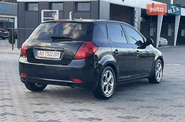 Хетчбек Kia Ceed 2008 в  фото 4 Хетчбек Kia Ceed 2008 в