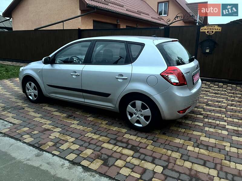 Хэтчбек Kia Ceed 2010 в Нежине