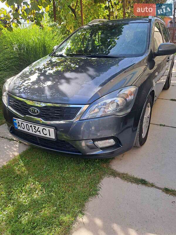 Універсал Kia Ceed 2010 в  фото Універсал Kia Ceed 2010 в