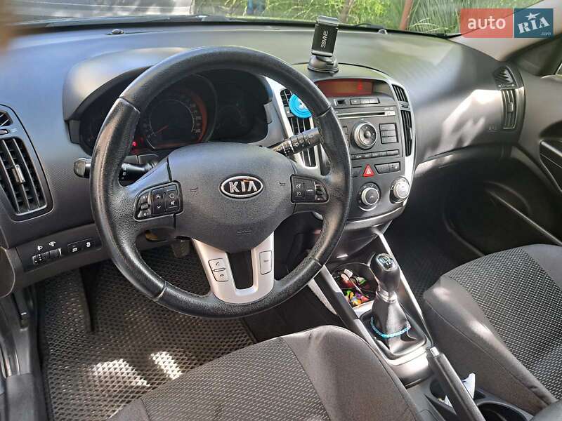 Универсал Kia Ceed 2010 в Ужгороде