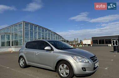 Хэтчбек Kia Ceed 2007 в 