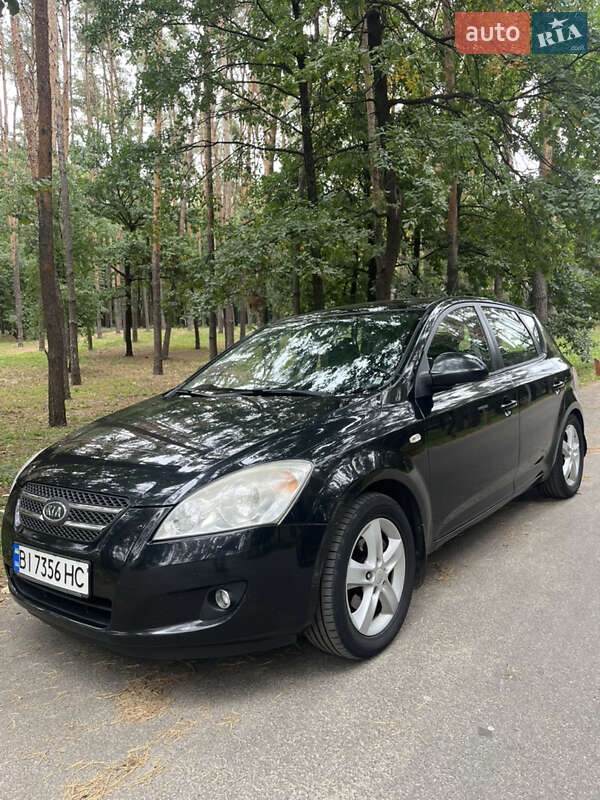 Хэтчбек Kia Ceed 2008 в 
