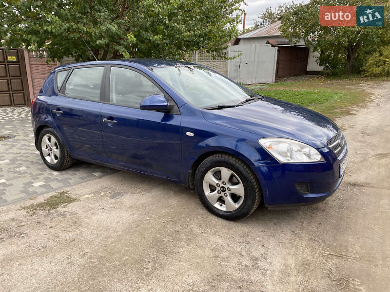 Хэтчбек Kia Ceed 2009 в Харькове