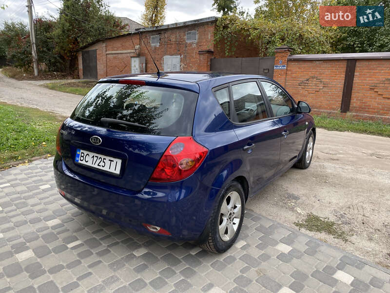 Хэтчбек Kia Ceed 2009 в Харькове