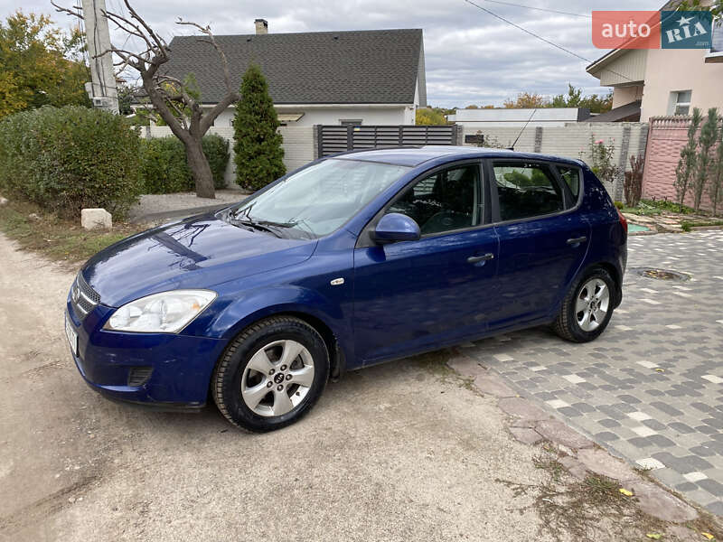 Хэтчбек Kia Ceed 2009 в Харькове