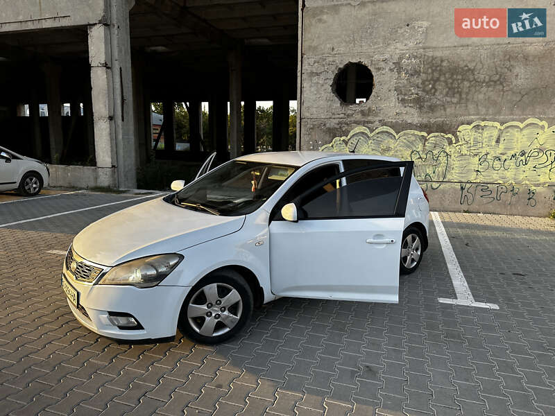 Хэтчбек Kia Ceed 2011 в Тернополе