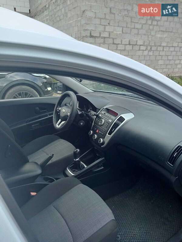 Універсал Kia Ceed 2010 в Ставищі