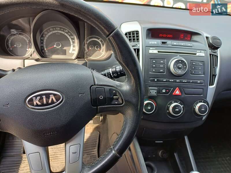 Хетчбек Kia Ceed 2011 в Києві фото 8 Хетчбек Kia Ceed 2011 в Києві