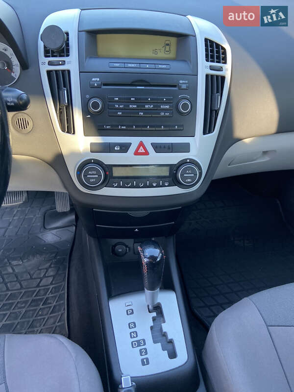 Хэтчбек Kia Ceed 2008 в Киеве