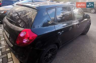 Хэтчбек Kia Ceed 2008 в 