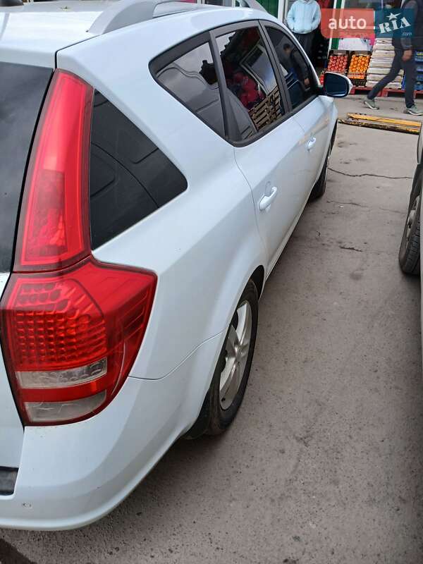 Универсал Kia Ceed 2009 в Хмельницком