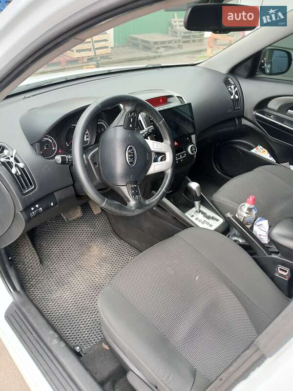 Универсал Kia Ceed 2009 в Хмельницком