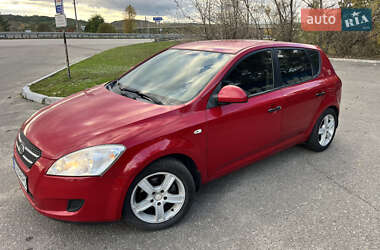 Хэтчбек Kia Ceed 2008 в 